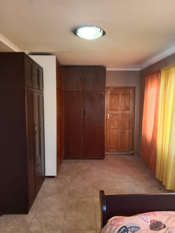 5 Bedroom Property for Sale in Voelvlei Western Cape